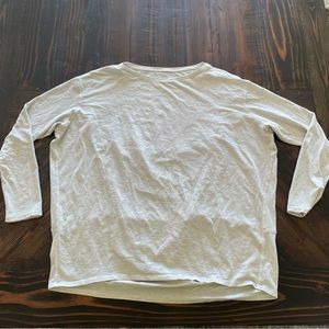 Lululemon Back In Action Long Sleeve
Space Dye Ice Grey Alpine White size 8